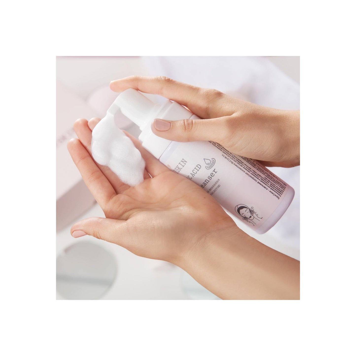 Очищувальна пінка для вмивання з гіалуроновою кислотою Hyaluronic Acid Foaming Facial Cleanser